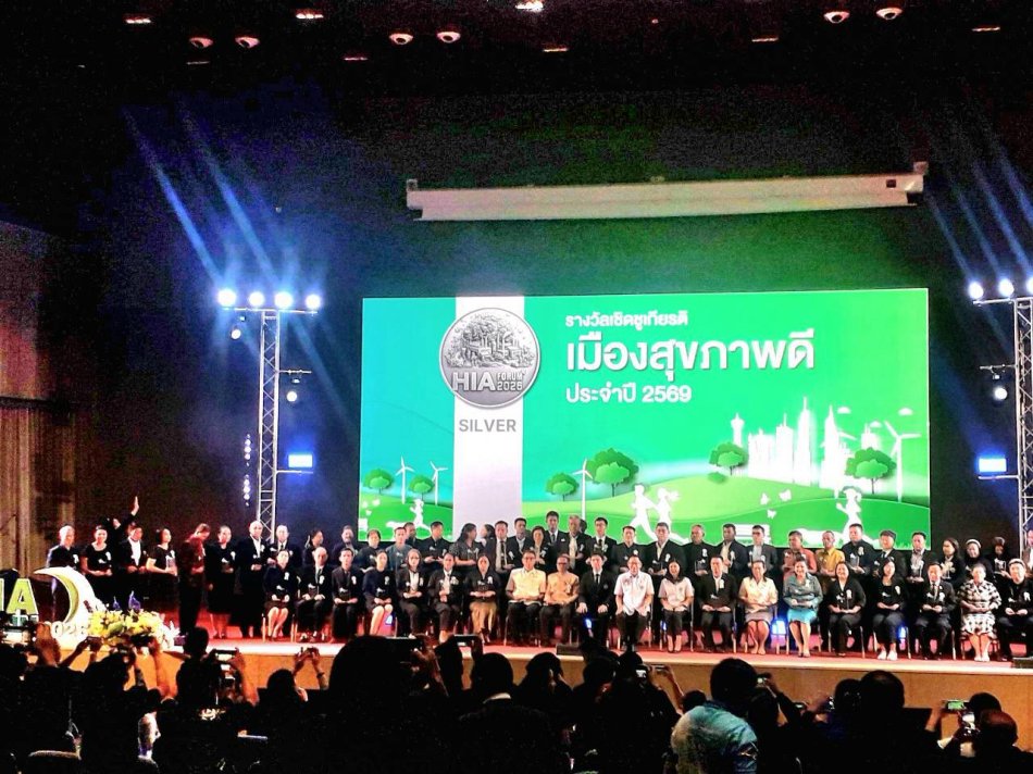วันที่ 27 สิงหาคม 2569 นายเชื่อม ลุนลี นายกเทศมนตรีตำบลกองโพน มอบหมายให้ จ่าเอกธงเอก  เจริญสุข ปลัดเทศบาล และนายวีระศักดิ์ สัมพะวงศ์ หัวหน้าสำนักปลัดเทศบาล เข้าร่วมรับรางวัลเชิดชูเกียรติเมืองสุขภาพดี โล่ห์เงิน ประจำปี 2569 ณ หอประชุมธำรงบัวศรี มหาวิทยาลัยบูรพา มหาวิทยาลัยบูรพา อำเภอเมืองชลบุรี จังหวัดชลบุรี
